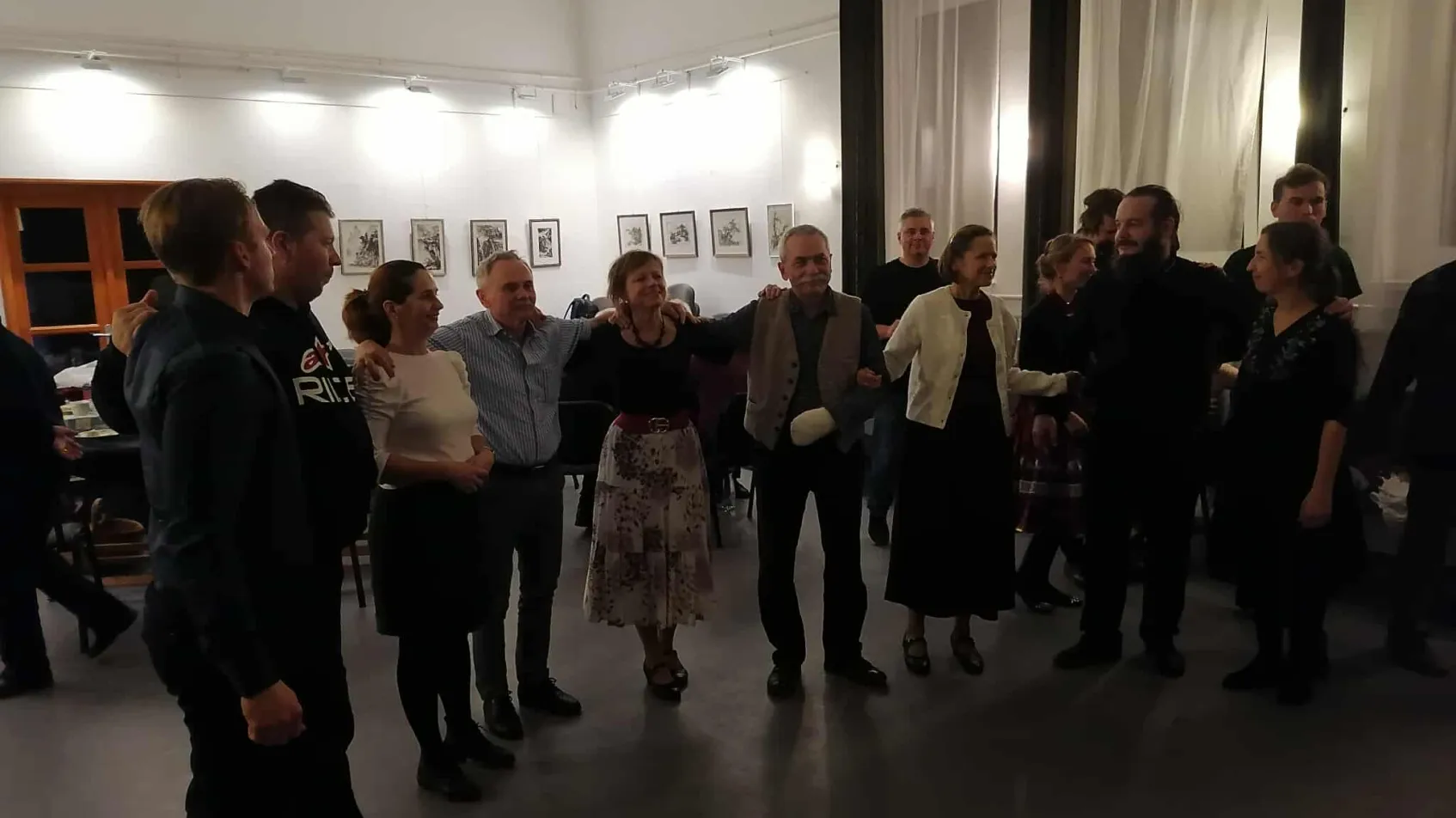 TAVASZKÖSZÖNTŐ TÁNCHÁZCsutorás Bikahang Korus és Fonó Táncegyüttes táncháza,táncoktatása és nótázása   HA JÖSZTÖK LESZTEK HA HOZTOK ISZTOK ESZTEK Batyús rendezvény ,jó kedvét mindenki hozza magával!!!! 🎻 Gréti nagy kedvence az ördöngősfüzesi és a szentiványi muzsika, ezek sosem maradnak ki a közös zenélésekből, minden bizonnyal ez alkalommal sem lesz másként! 🙂 💃 Ördöngősfüzesi táncokat tanulhattok Deák Réka és Sinka  Imi, a Fonó táncegyüttes oktatóitól! Moldvai Táncokat Boros András oktatja ! 📅 A terv 