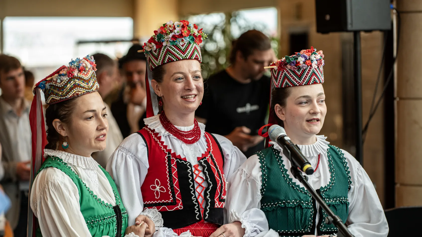 Magyarlapádi hagyományőrző lányok